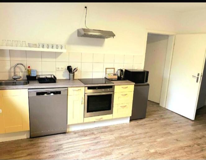 City Apartment Duisburg 2#Netflix &Wlan &Kingsize Bett & Kaffee Maschine & Central & 500M Innenhafen & 2 Min U Bahn Zewnętrze zdjęcie